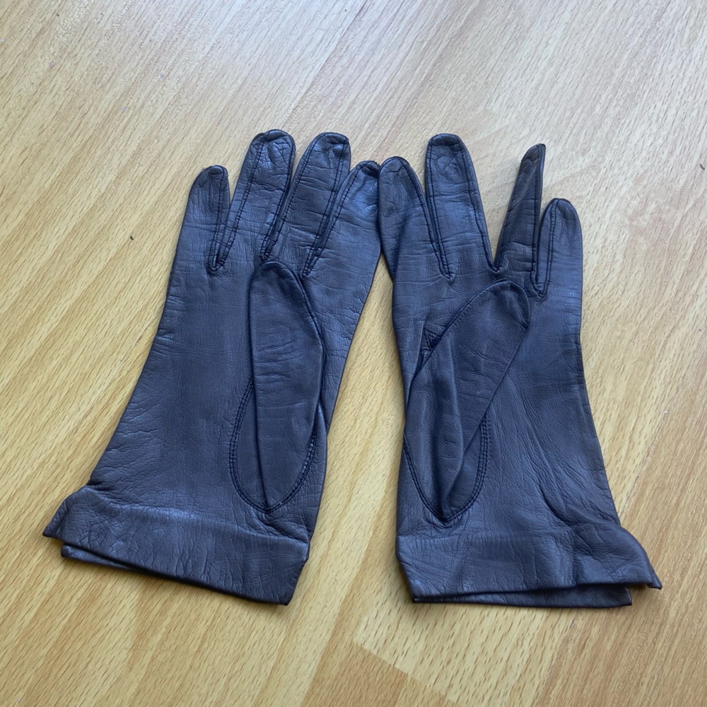 Vintage grey leather gloves